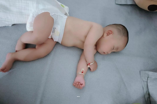 宜都宝宝突然很多眼屎